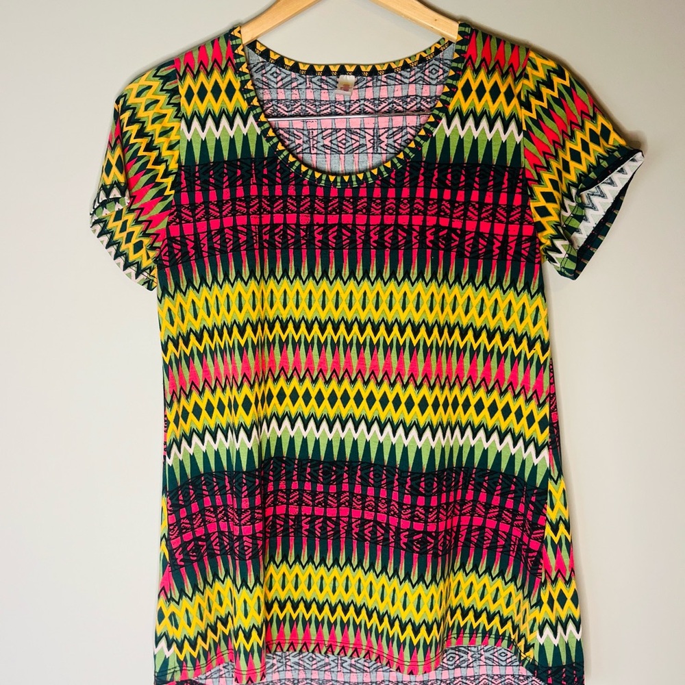 LuLaRoe Multicolor Zigzag Short Sleeve Top